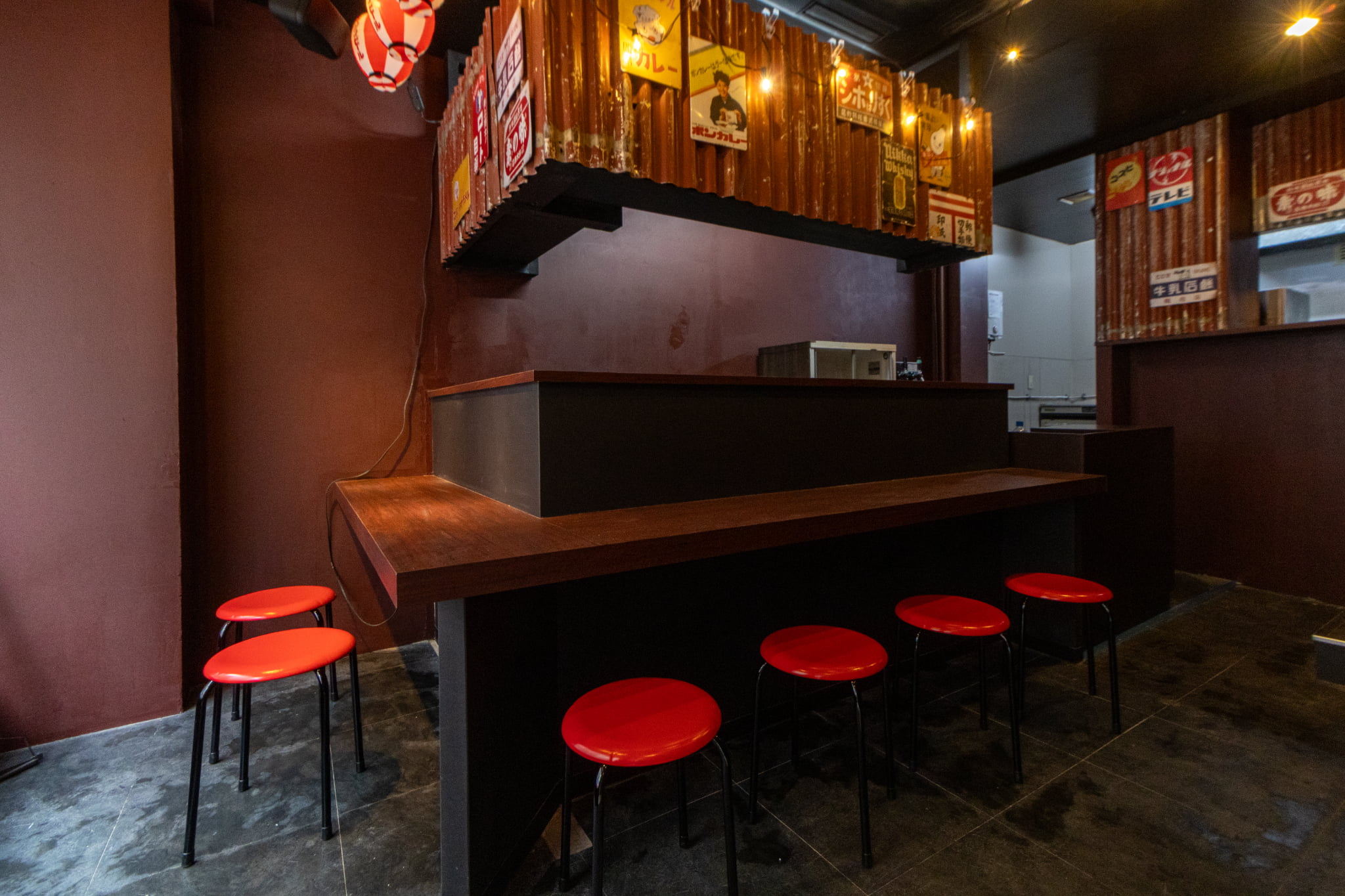 大衆酒場 ほんまそれ｜神戸・元町の昭和レトロ居酒屋（ビール290円